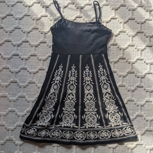 Share INC International Concepts Black and Tan Floral Embroidered Beaded Dress M - Picture 2 of 10